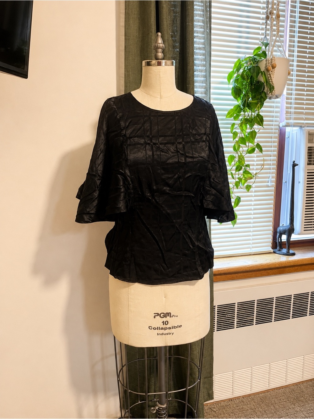 NWT Self Contrast Black Layered Flutter Sleeve Women's Top